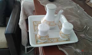 porcelain plate & jugs 0