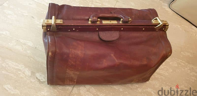 price  reduced antique hand made bag quen leather 1