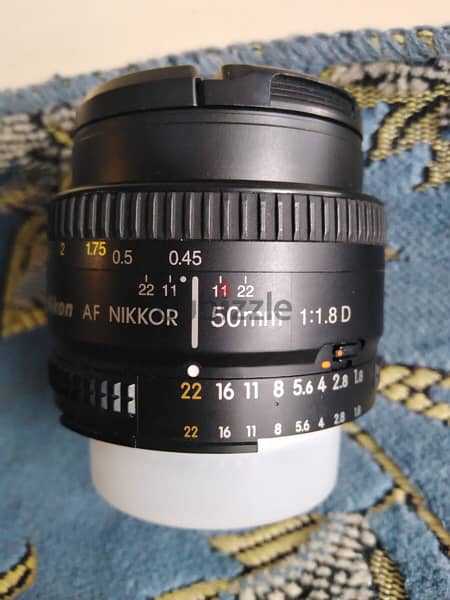 عدسة. نكون 50mm /1.8 0