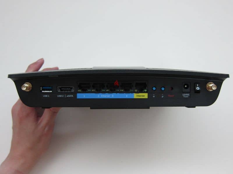 افضل راوتر Linksys EA8500 Max-Stream MU-MIMO Gigabit Wi-Fi Router 8