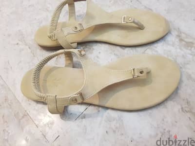 beige sandales size 40