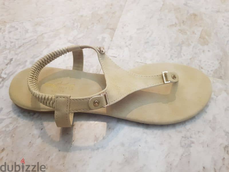 beige sandales size 40 1