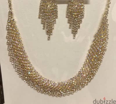 accesories set, necklace, earings , gold color