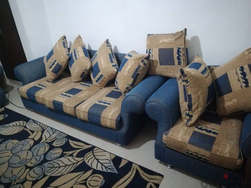 living room in a very good condition 4