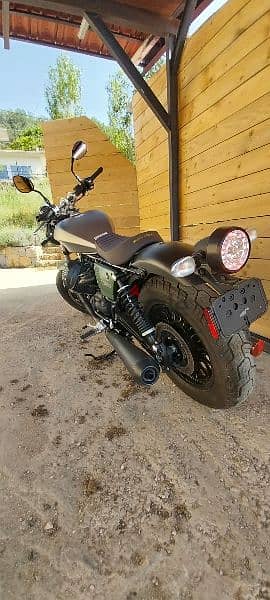 MOTO GUZZI V9 BOBBER 2