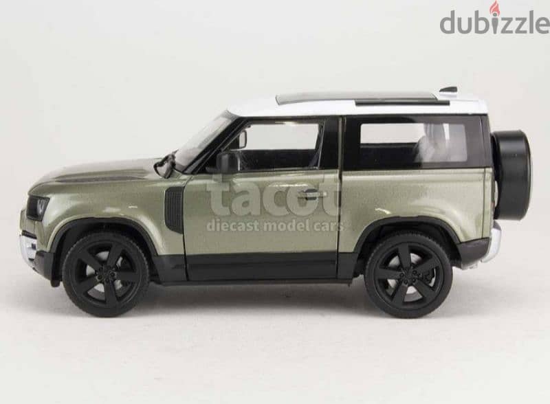 Land Rover Defender 2020 diecast car model 1:24. 1