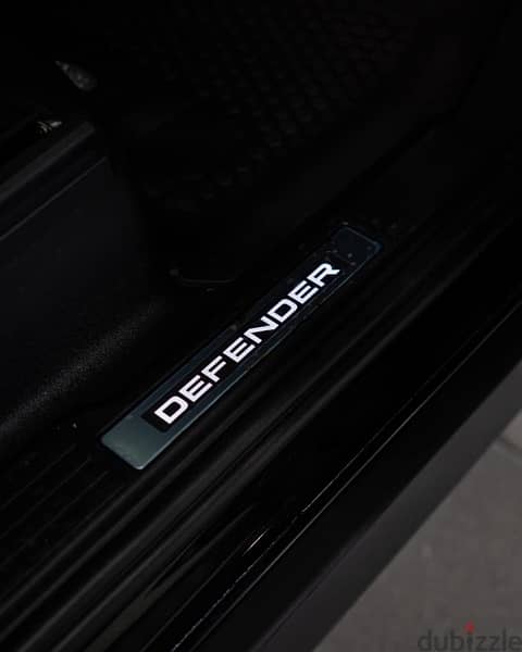 Land Rover Defender 90 X-Dynamic 6