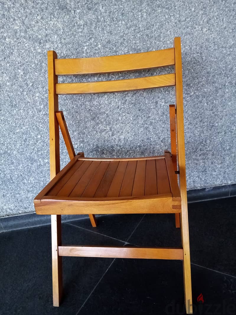 كرسي من خشب الزين جديد يطوي بسهولة للمساحات الصغيرة سعر خاص $20 1