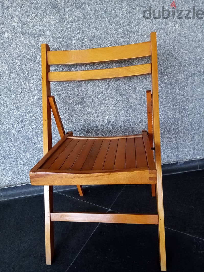 كرسي من خشب الزين جديد يطوي بسهولة للمساحات الصغيرة سعر خاص $20 2