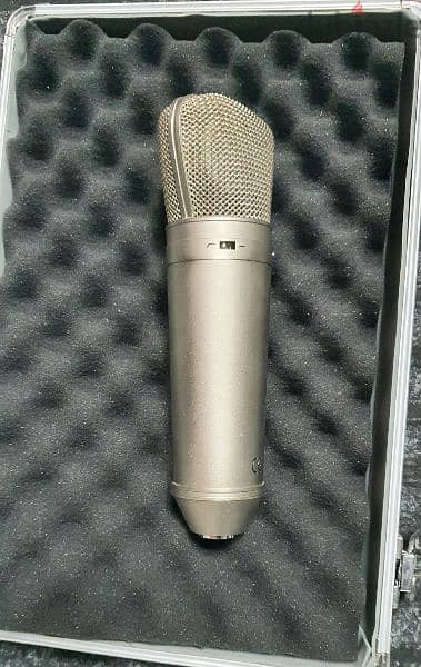 Behringer b-2 Pro condenser Microphone with Stand. 1