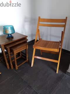 كرسي من خشب الزين جديد يطوي بسهولة للمساحات الصغيرة السعر الخاص $20