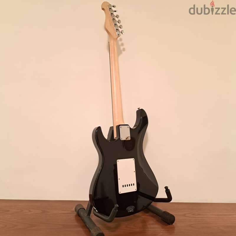 Yamaha EG112 electric guitar 2