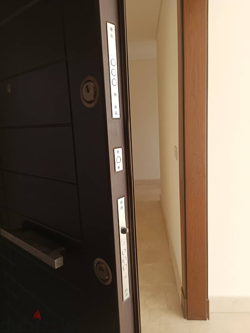 138 m2 apartment for sale in Hamra شقة للبيع بالحمرا 10