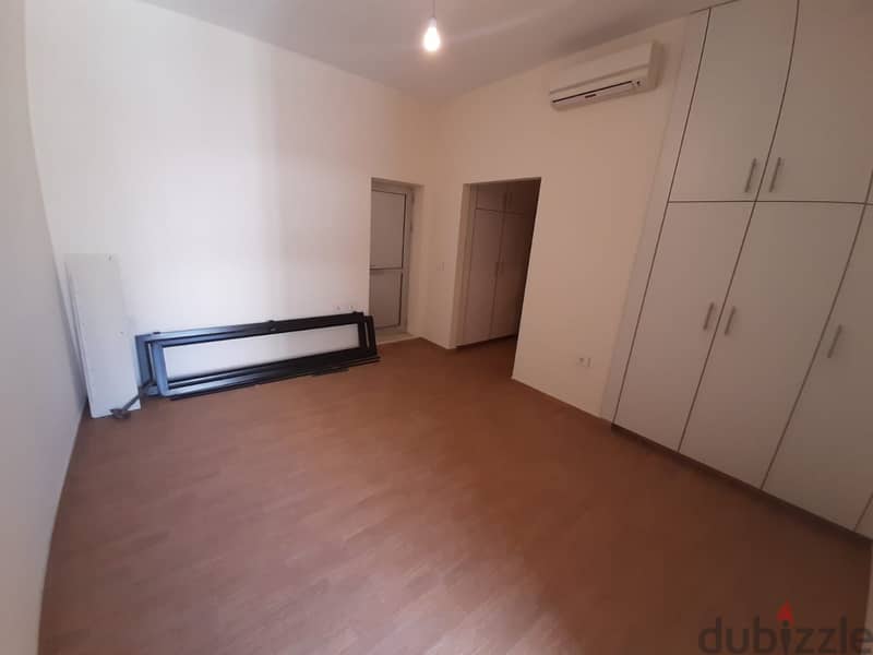 3 bedrooms apartment for sale in Achrafieh - شقة للبيع في الاشرفية 4