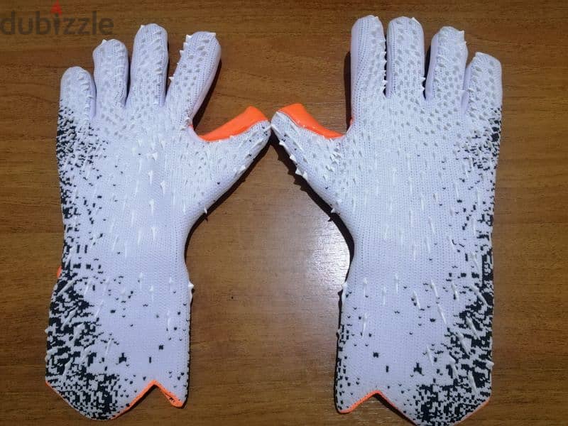Predator Goalkeeper gloves 2