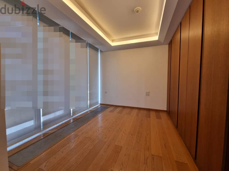 High-End In Downtown Prime With Gym & Pool (450Sq) 3 Bedrooms (BT-749) 1