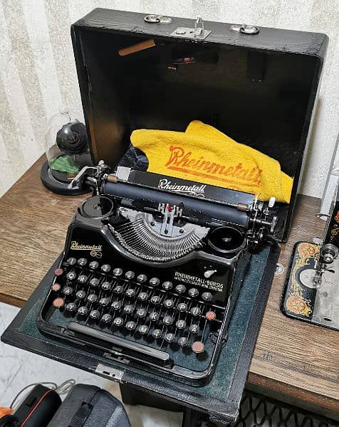 Rheinmetall Portable Typewriter / dactylo
 آلة كاتبة / دكتيلو 2