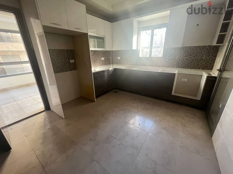 Apartment For Sale in Msaytbeh شقة للبيع في مصيطبة 5