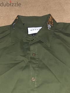 قميص من قوتشي الاصلي ليس مستعمل قط   Original Gucci shirt, never used