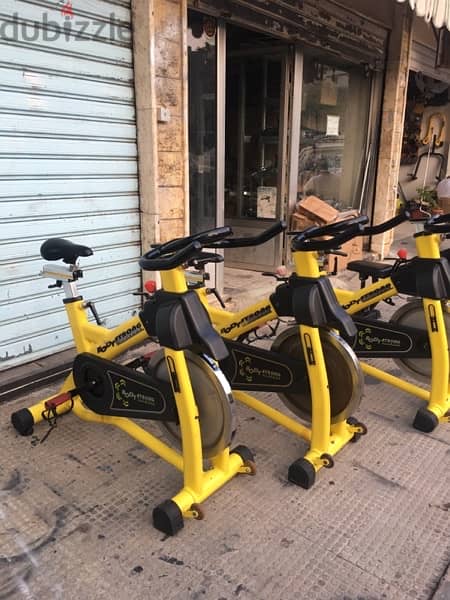 spinning bike like new body strong super heavy duty very good quality 3