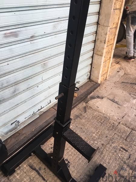 bench and squat rack like new heavy duty very good quality 2