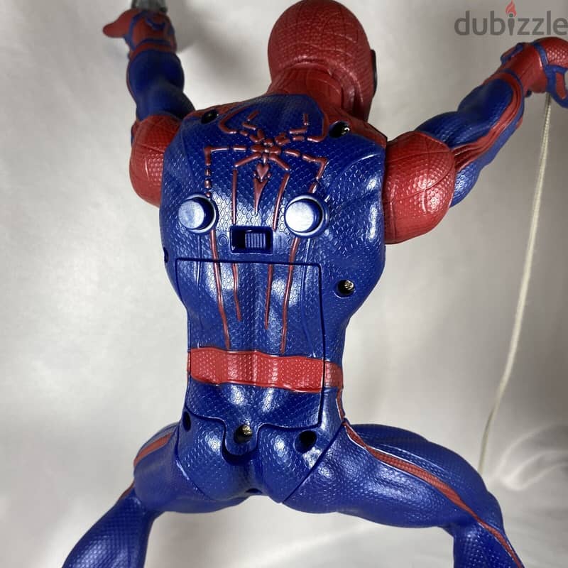Hasbro 2012 Marvel Motorized Web-Shooting 36cm Spiderman Action figure 1