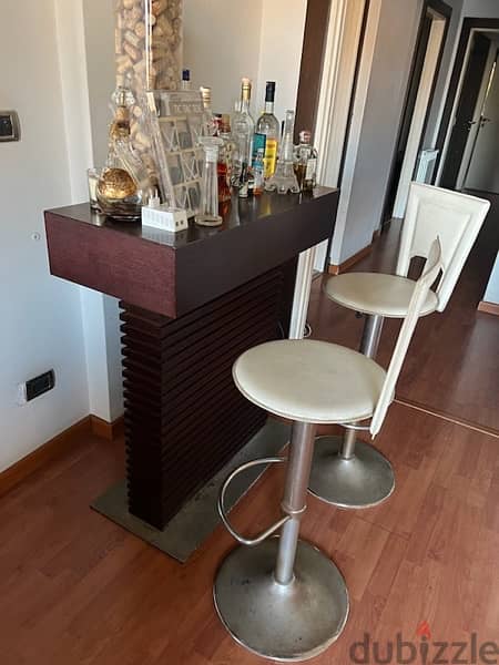 Bar and 2 leather stools 0