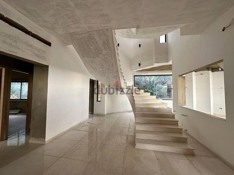 1100m2 villa for sale in Kornet el Hamra (New) 3
