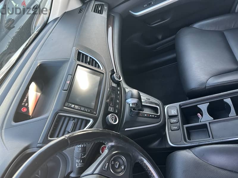 Honda CRV EXL 4WD 2015 like new very clean 2 camera 9