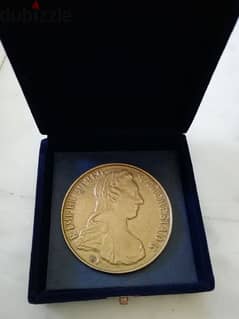 ميدالية الملكة تيريزيا antique