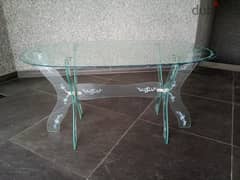 طاولة قزاز بيضاوية الشكل قياس 103×62 علوّ 52. ومستطيلة الشكل قياس 110× 0
