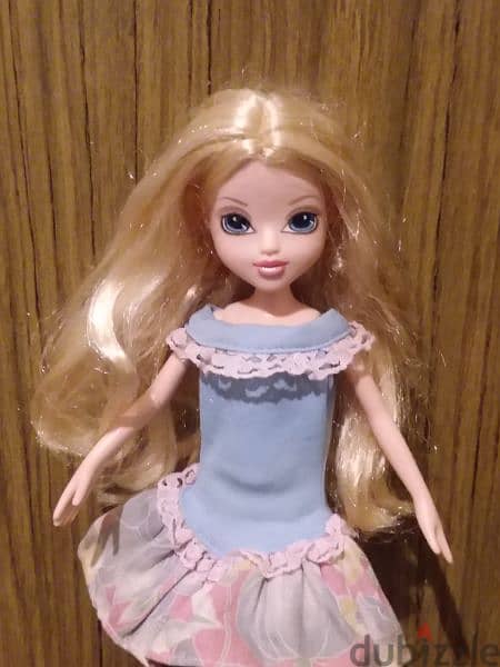 "AVERY" MOXIE GIRLS Great doll from MGA in a blue dress +shoes=14$ 1