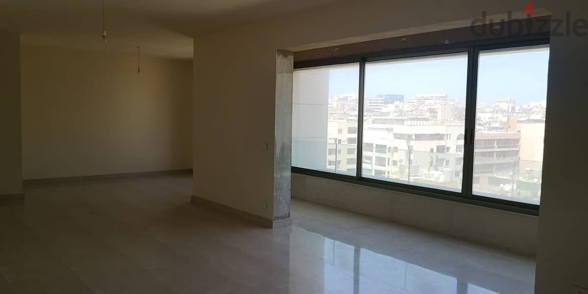 220 m2 apartment+ city view for sale in Marelias شقة للبيع في مارالياس 1