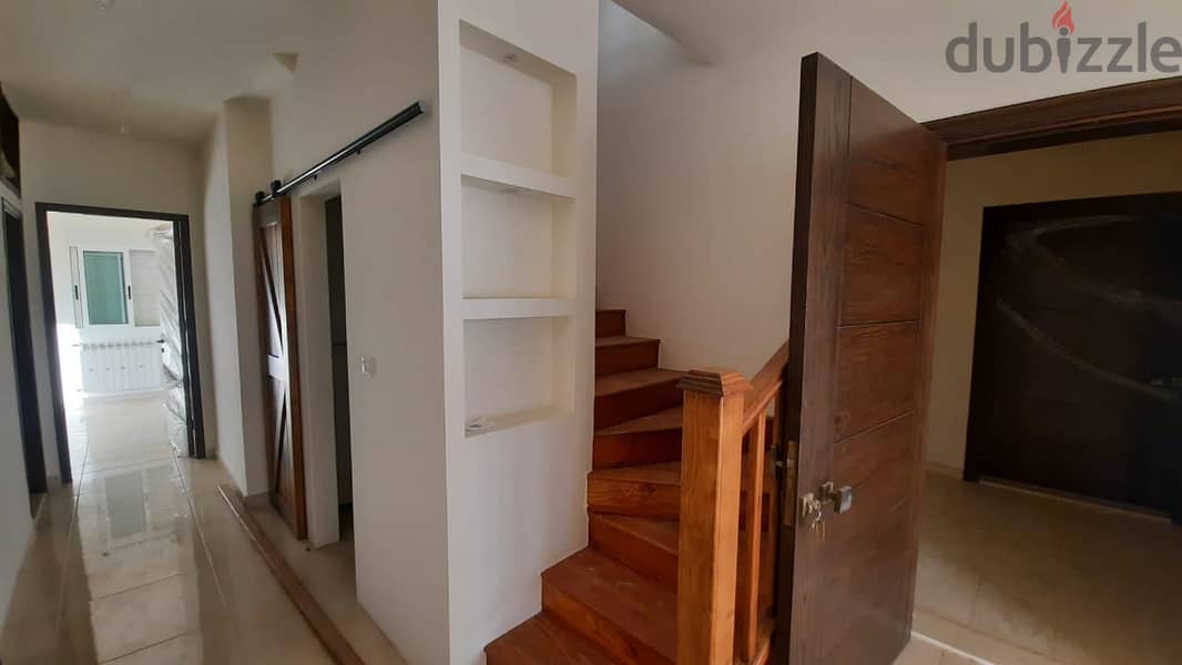 A 158 m2 apartment with a terrace and city view for sale in Mansourieh 4