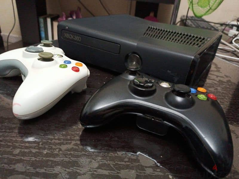 Xbox 360+2 controllers used 0