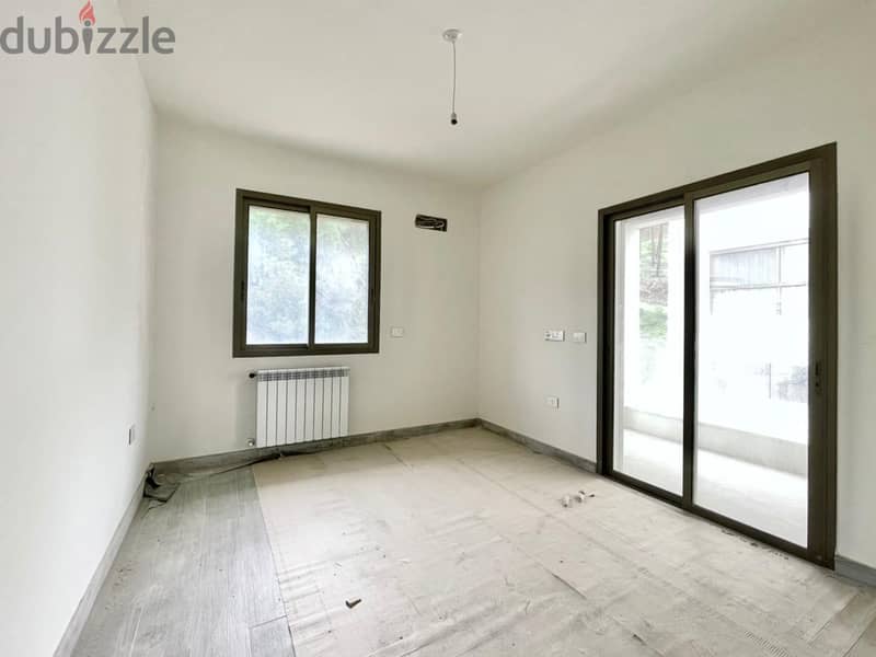 225 m2 apartment with 45m2 garden+ sea view for sale in Ain Saadeh 6