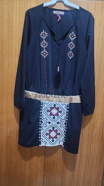 Rosalita Mcgee Navy embroidered dress medium 38 40. فستان