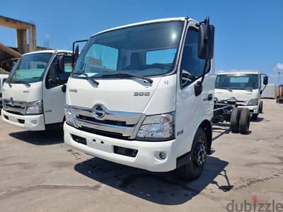 Hino 300 / 916