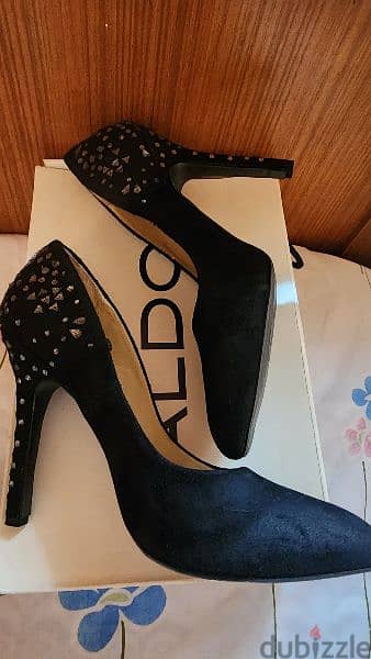 Naughty Monkey suede black embellished heels 39سكربينة شاموا 3