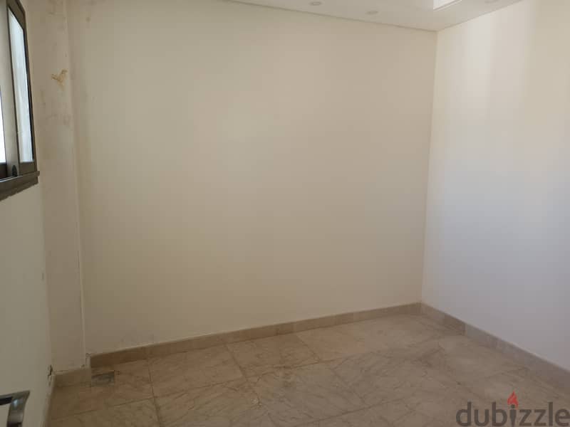 148 m2 apartment for sale in Hamra شقة للبيع في الحمرا 4