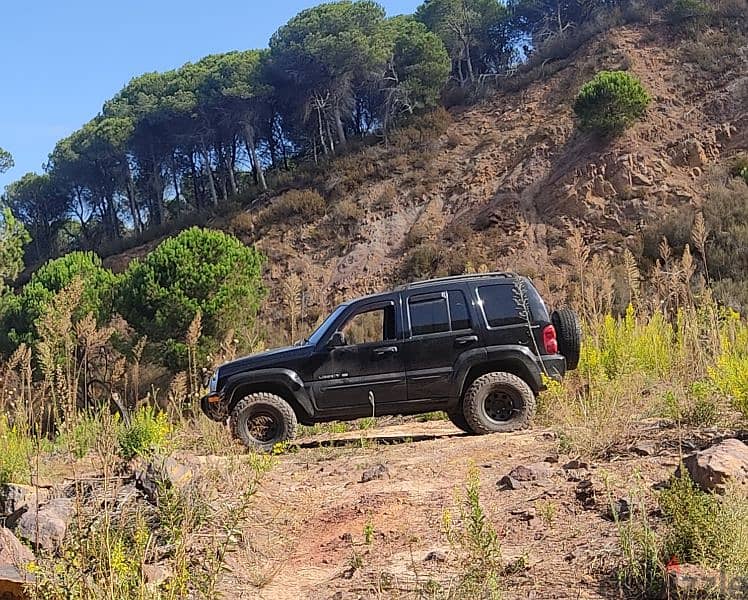 Lifted Jeep Liberty 1