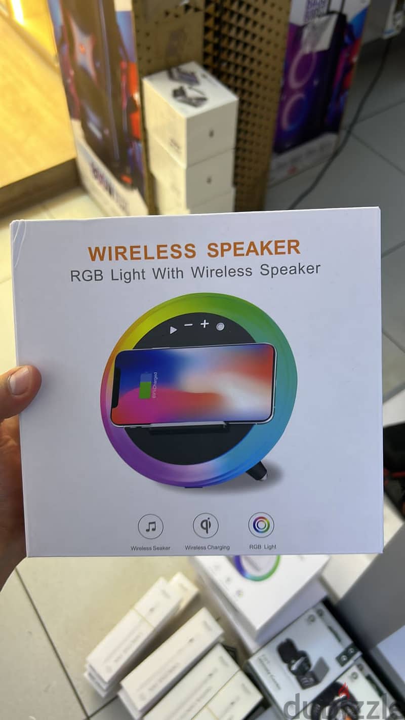 RGB light with wireless  speaker 0