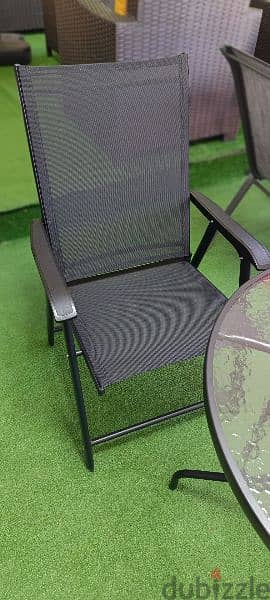 set tables with chairs. طاولة مع كرستين كسر 1