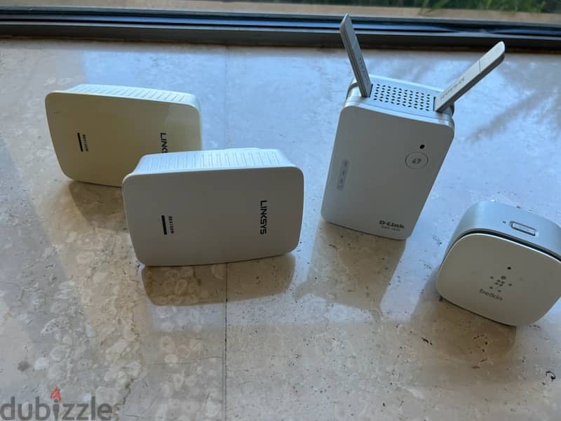 Linksys XAC1900 Smart Dual-Band Modem Router and 4 range extenders 2