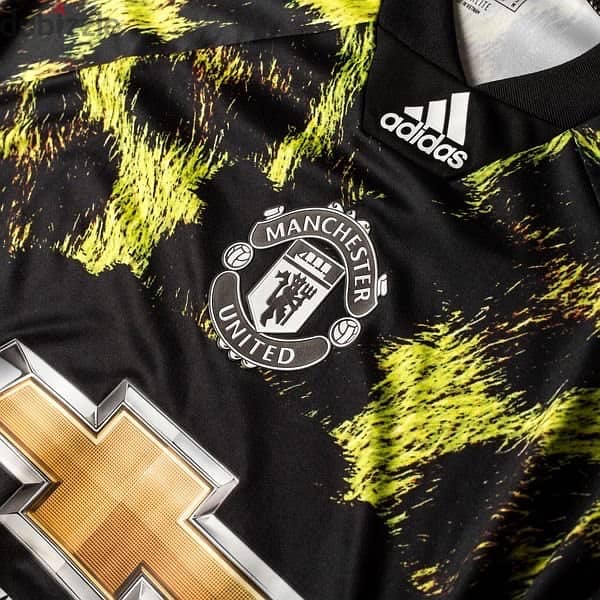 Manchester United EA SPORTS LIMITED EDITION adidas 2018 jersey 1