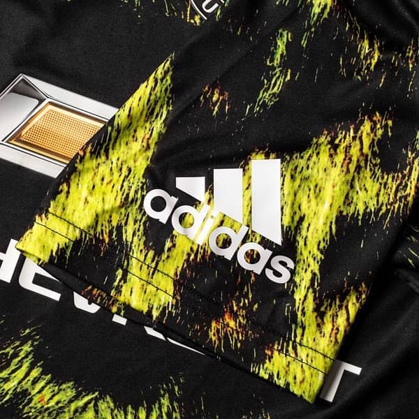 Manchester United EA SPORTS LIMITED EDITION adidas 2018 jersey 2