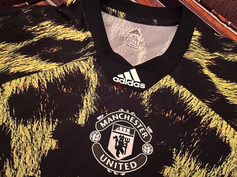Manchester United EA SPORTS LIMITED EDITION adidas 2018 jersey 5