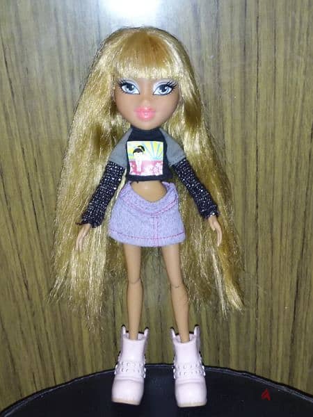 HELLO MY NAME IS RAYA MGA from 2015 As New weared doll +big Shoes=18$ 0