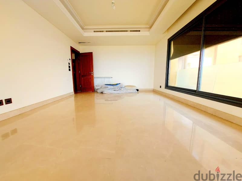 RA23-1936 Spacious apartment in Ramlet el Bayda is for rent, 550m 3