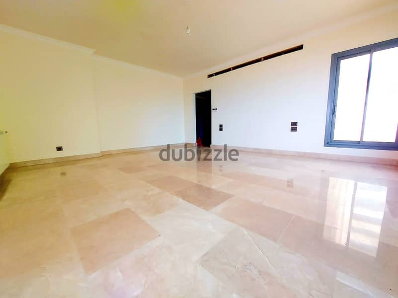 RA23-1936 Spacious apartment in Ramlet el Bayda is for rent, 550m 4